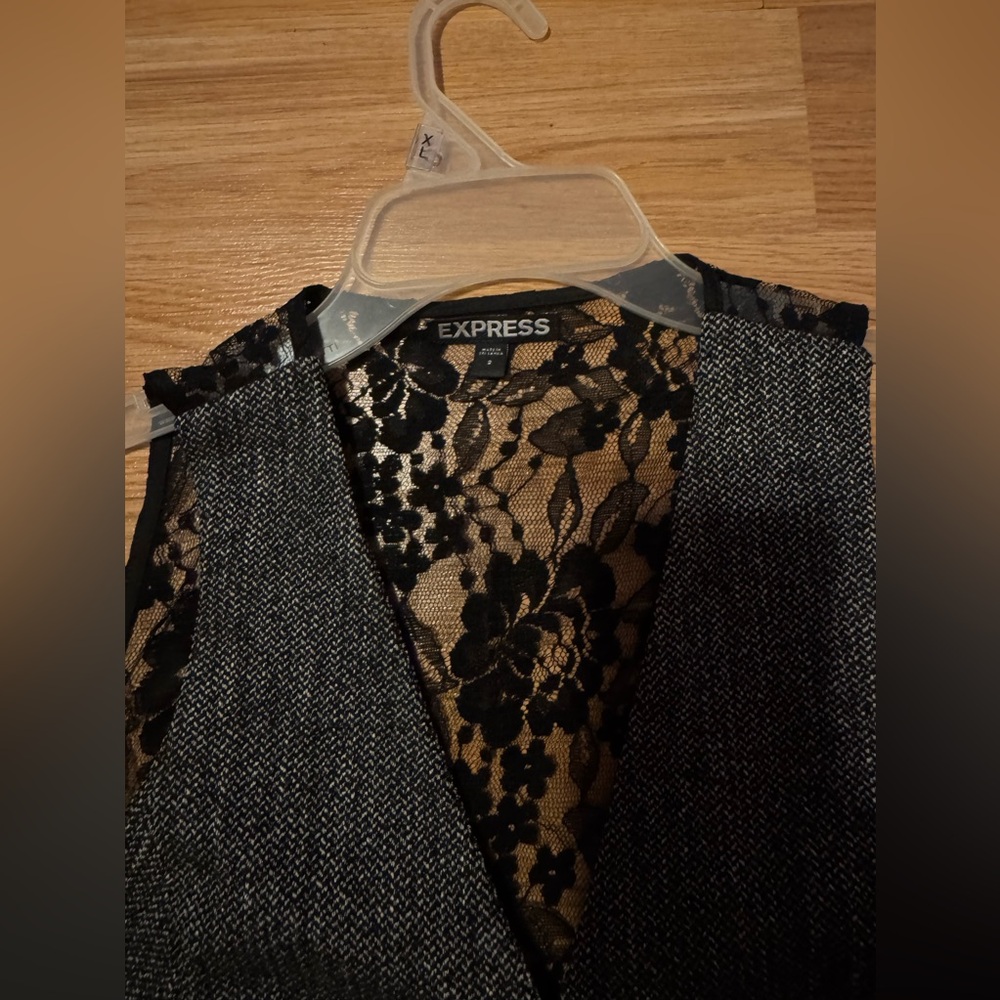 Vest - Picture 2 of 4